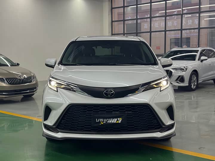 Фото 2 - Toyota Granvia