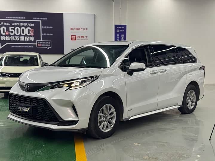 Фото 3 - Toyota Granvia