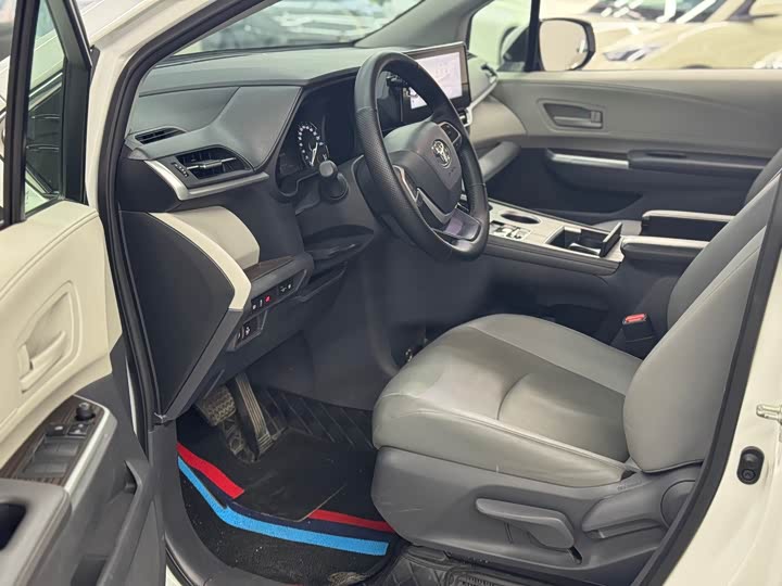 Фото 4 - Toyota Granvia