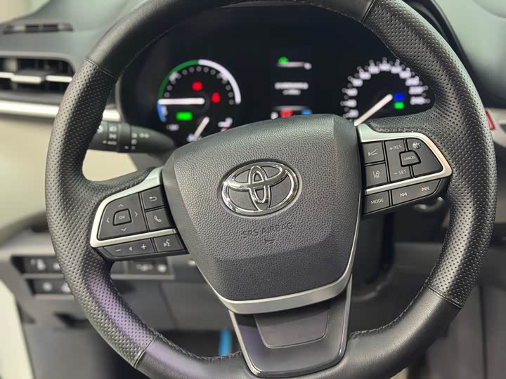Фото 9 - Toyota Granvia