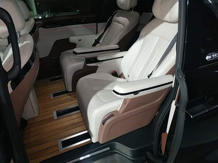 Фото 17 - BYD Xia