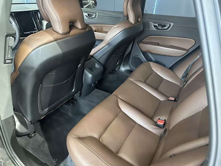 Фото 10 - Volvo XC60