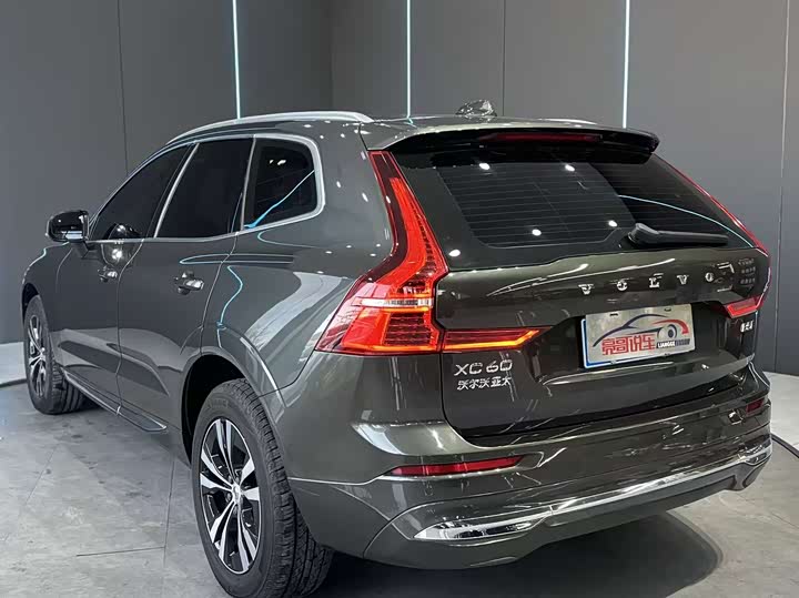 Фото 8 - Volvo XC60