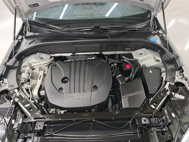 Фото 10 - Volvo XC60