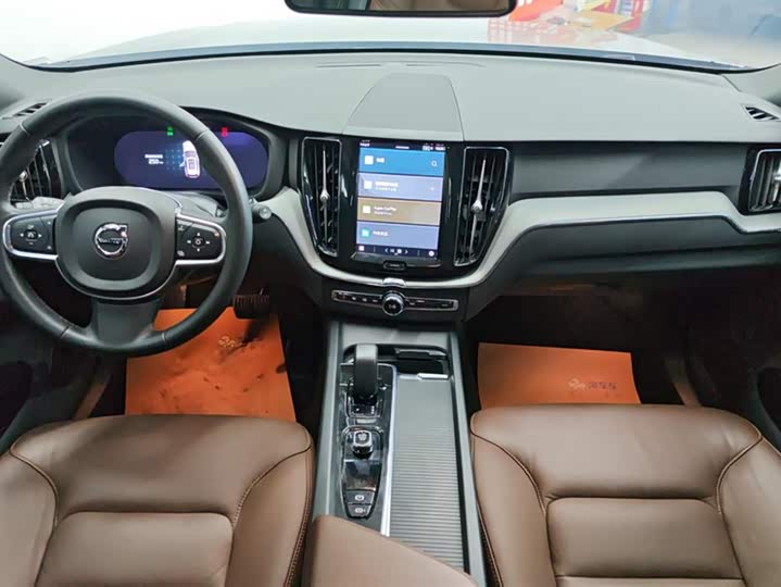 Фото 12 - Volvo XC60