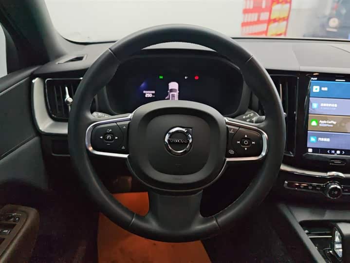 Фото 15 - Volvo XC60