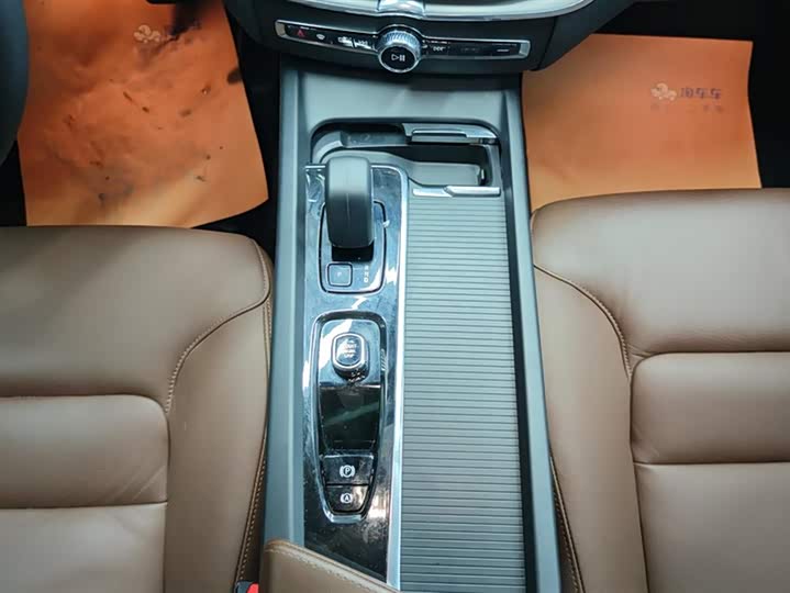 Фото 16 - Volvo XC60