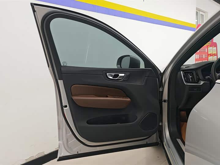 Фото 7 - Volvo XC60