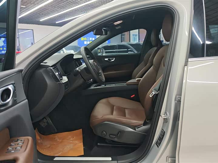 Фото 9 - Volvo XC60