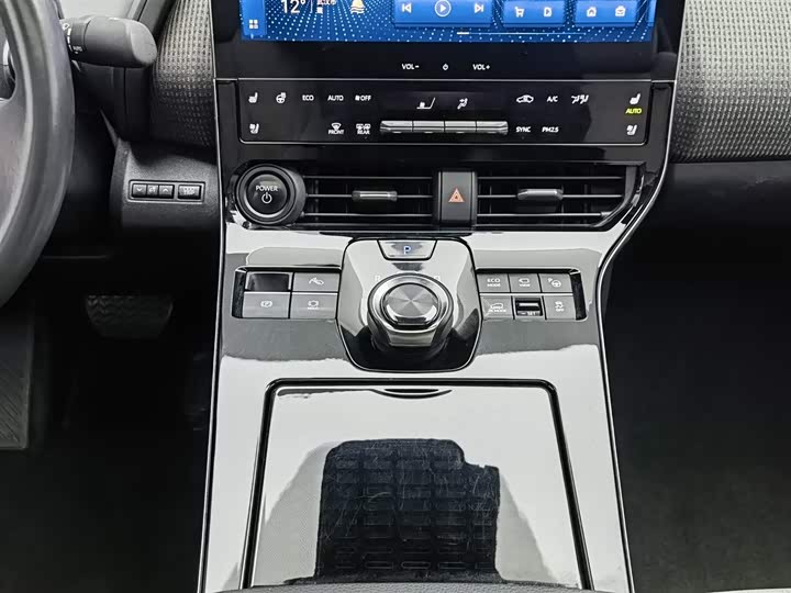 Фото 13 - Toyota bZ4X