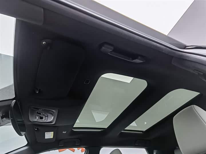 Фото 14 - Toyota bZ4X