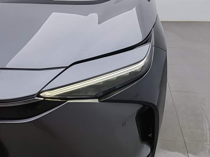 Фото 7 - Toyota bZ4X