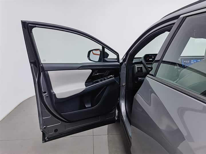 Фото 8 - Toyota bZ4X