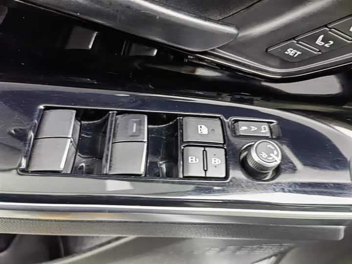 Фото 9 - Toyota bZ4X