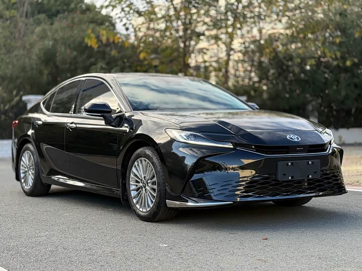 Фото 3 - Toyota Camry