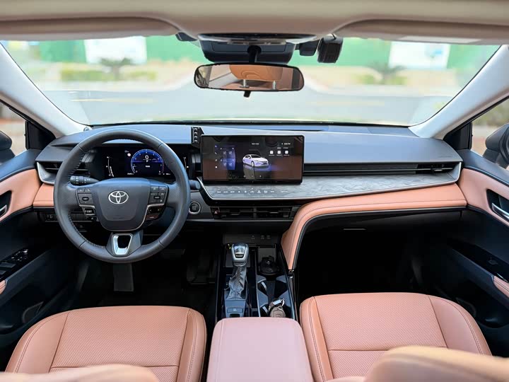 Фото 5 - Toyota Camry