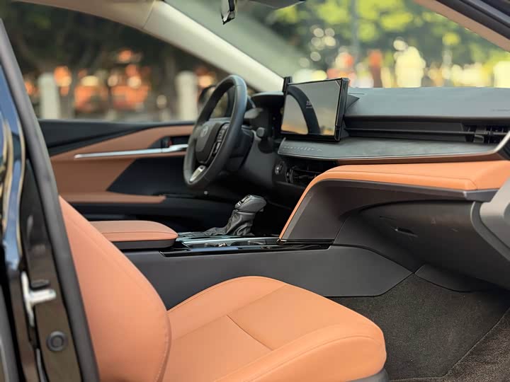 Фото 7 - Toyota Camry