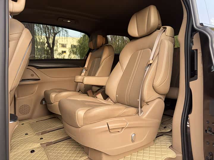 Фото 9 - Buick GL8 ES