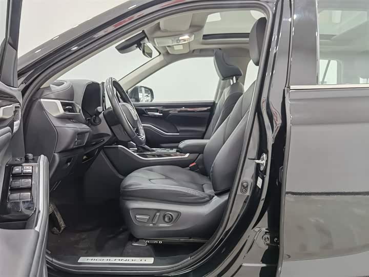 Фото 10 - Toyota Highlander