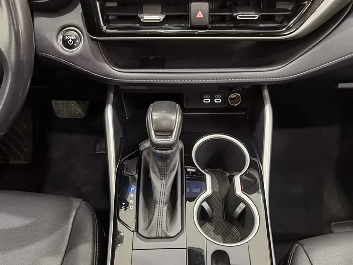 Фото 13 - Toyota Highlander