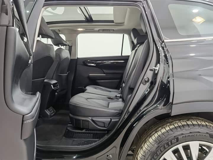 Фото 15 - Toyota Highlander