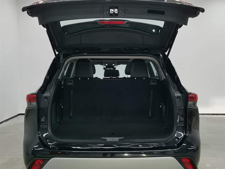 Фото 16 - Toyota Highlander