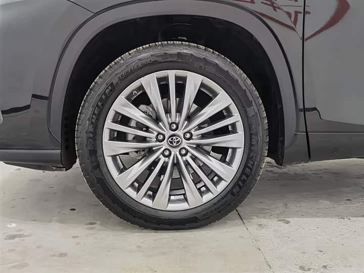 Фото 17 - Toyota Highlander