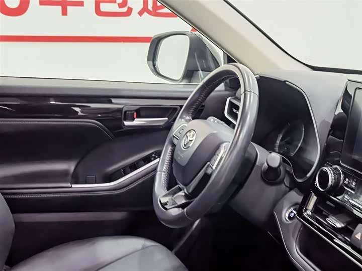 Фото 22 - Toyota Highlander