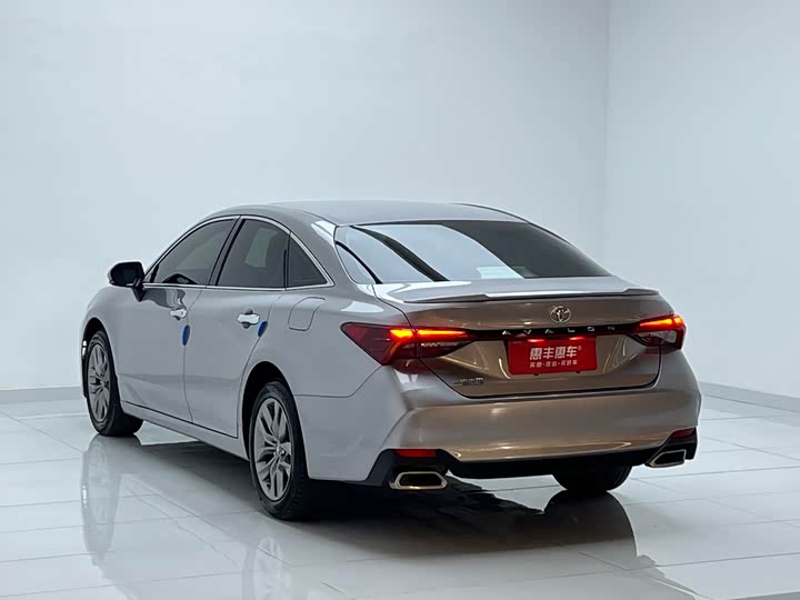 Фото 7 - Toyota Avalon