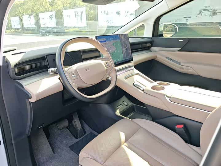 Фото 10 - XPeng X9