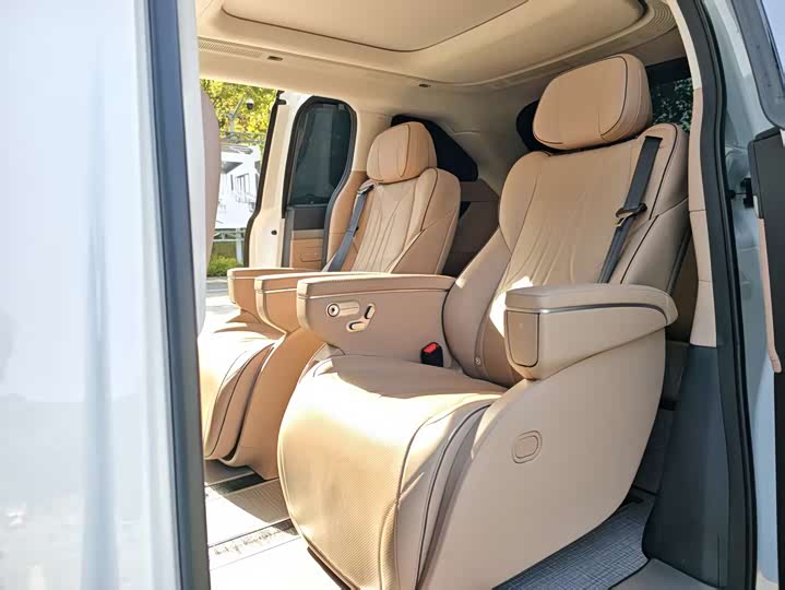 Фото 14 - XPeng X9