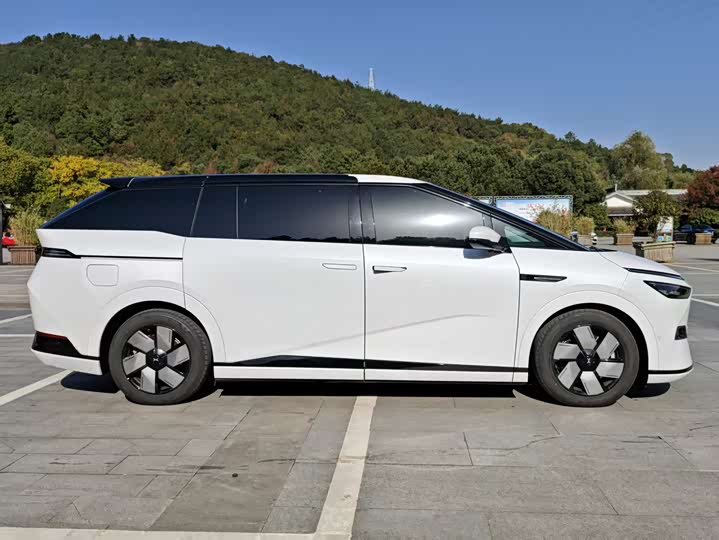 Фото 4 - XPeng X9