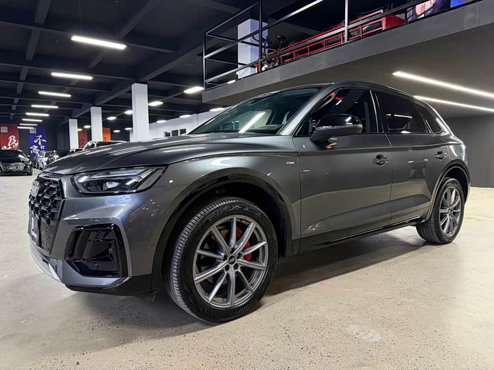 Фото 1 - Audi Q5L