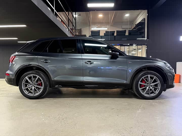 Фото 10 - Audi Q5L