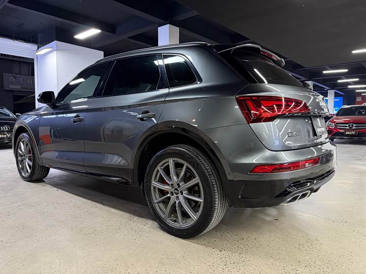 Фото 11 - Audi Q5L