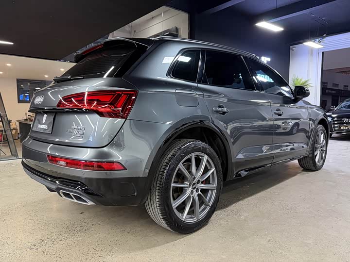 Фото 13 - Audi Q5L