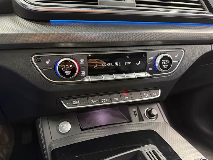 Фото 17 - Audi Q5L