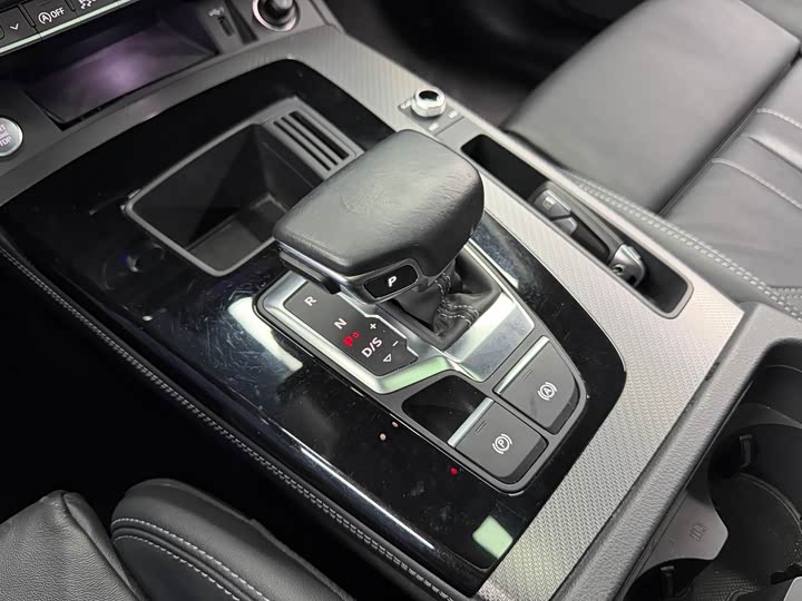 Фото 18 - Audi Q5L