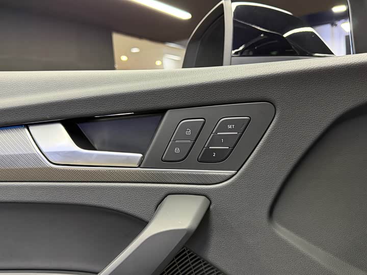 Фото 20 - Audi Q5L