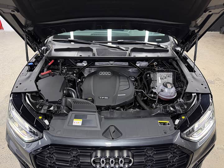 Фото 22 - Audi Q5L