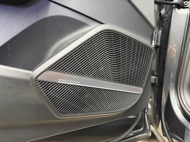 Фото 24 - Audi Q5L