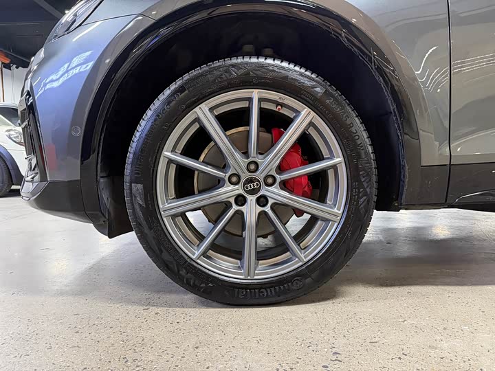 Фото 25 - Audi Q5L