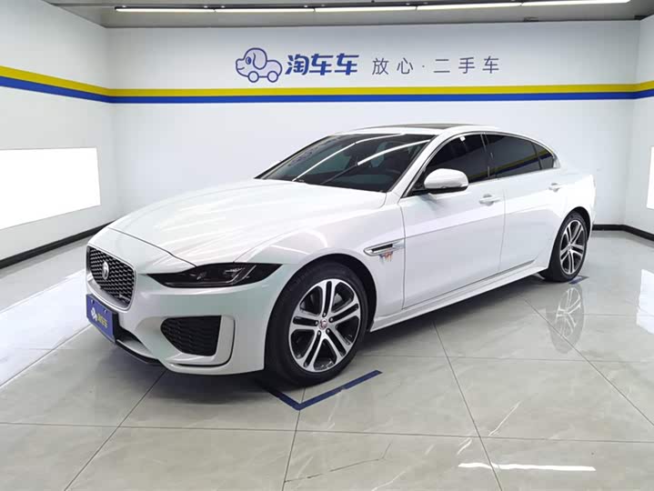 Фото 1 - Jaguar XE L