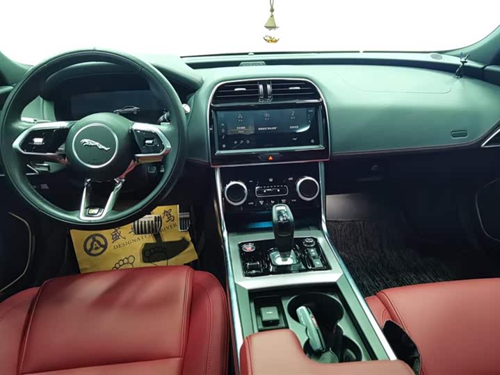 Фото 12 - Jaguar XE L