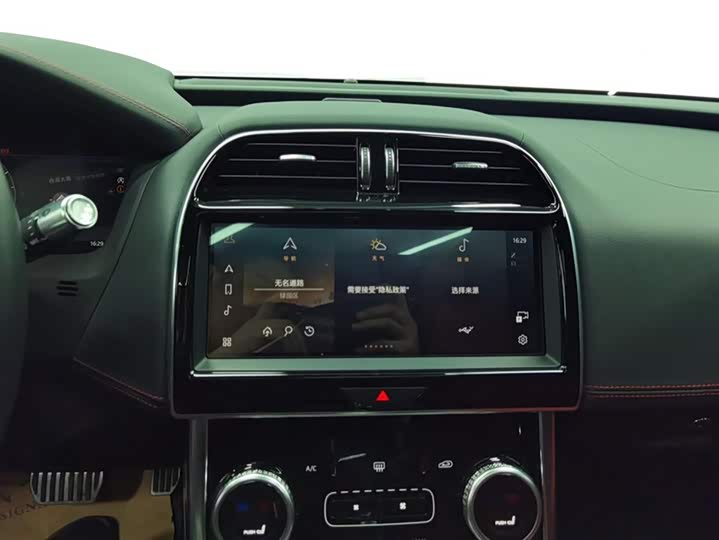 Фото 13 - Jaguar XE L