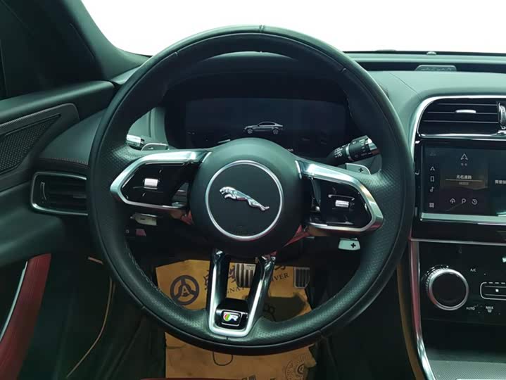 Фото 15 - Jaguar XE L