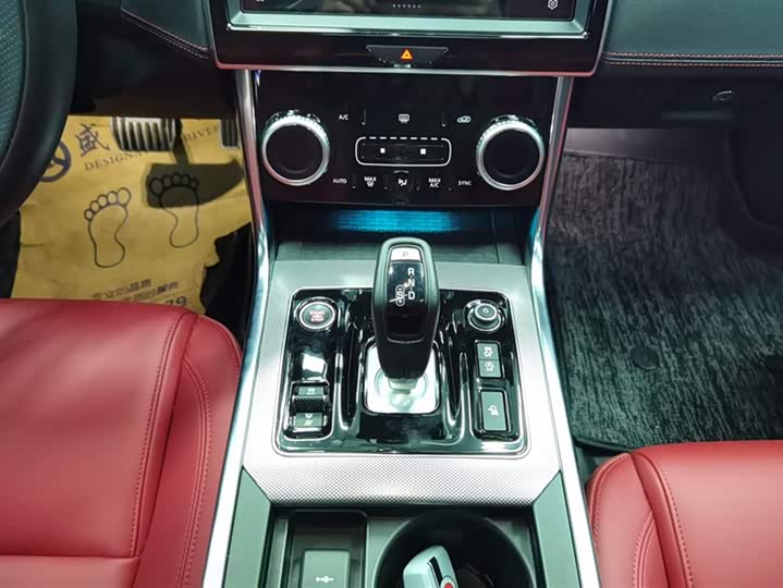 Фото 16 - Jaguar XE L