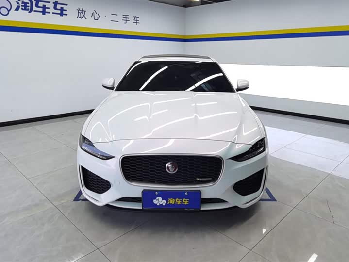 Фото 2 - Jaguar XE L