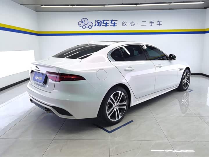 Фото 3 - Jaguar XE L