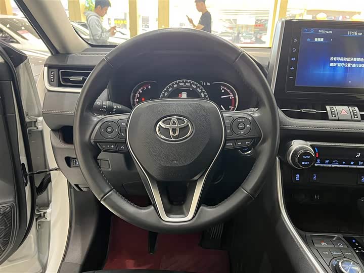 Фото 14 - Toyota RAV4